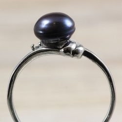 Tenyésztett gyöngyös gyűrű-1, fekete