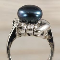 Tenyésztett gyöngyös gyűrű-3, holdas minta, fekete